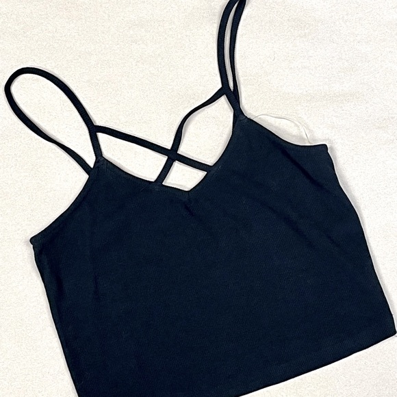 Black cross-cross crop top with spaghetti straps. Slightly stretchy. - Picture 4 of 4